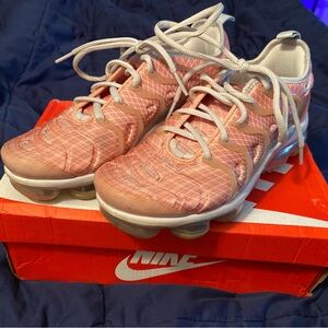 Women’s Nike Air VaporMax Plus Bleached Coral Pure Platinum Sneakers Size 6.5